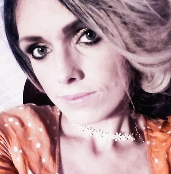 Meet your Posher, Britt - Picture 1 of 1